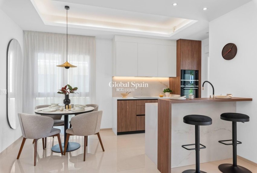 Nowo zbudowane - Bungalow na ostatnim piętrze -
ROJALES - Doña Pepa