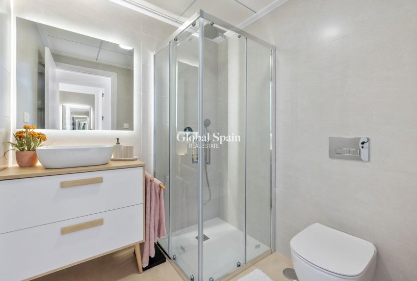 Nowo zbudowane - Bungalow na ostatnim piętrze -
TORREVIEJA - LOS BALCONES - LOS ALTOS