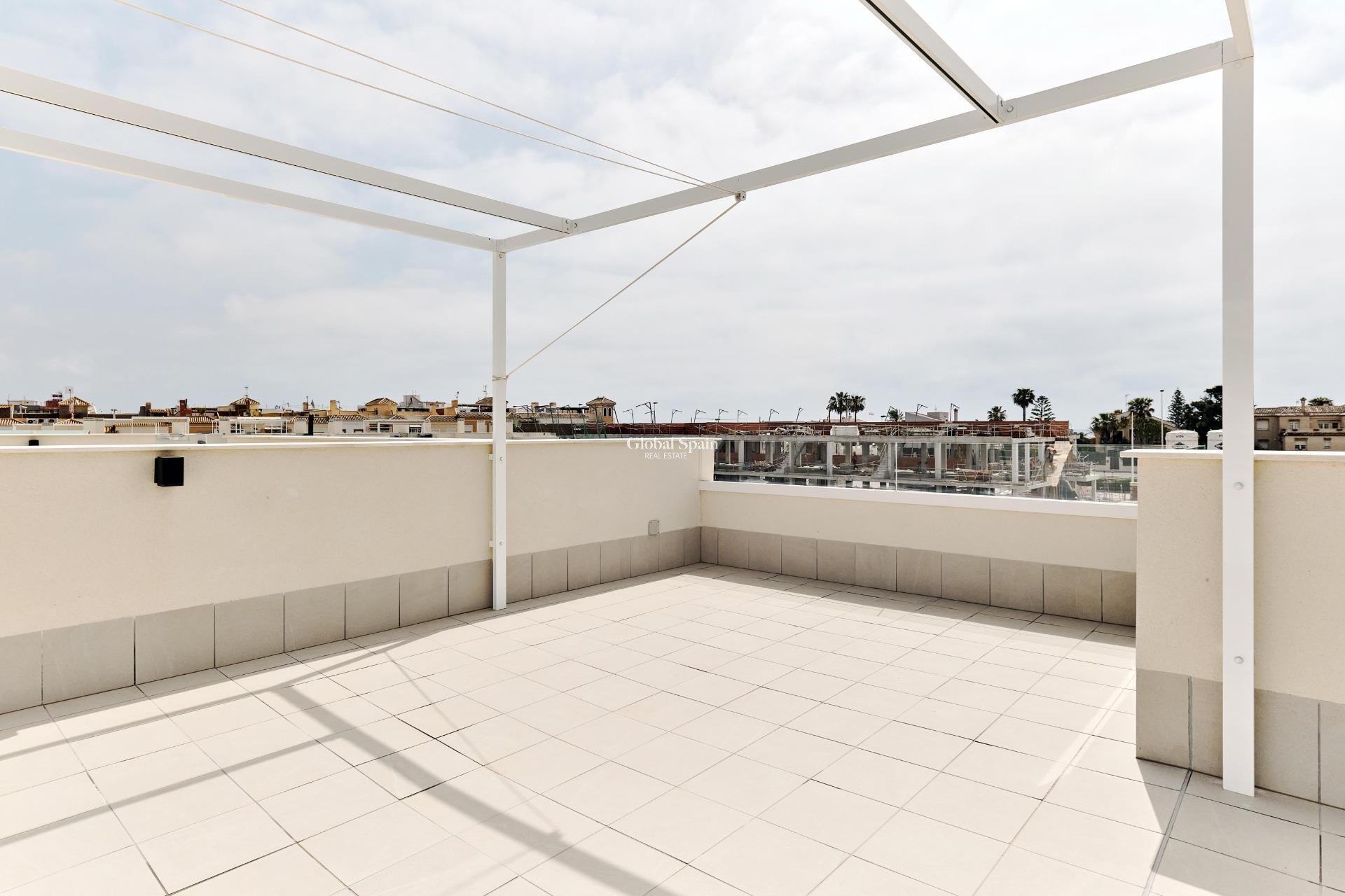 Nowo zbudowane - Bungalow na ostatnim piętrze -
TORREVIEJA - Villa Amalia