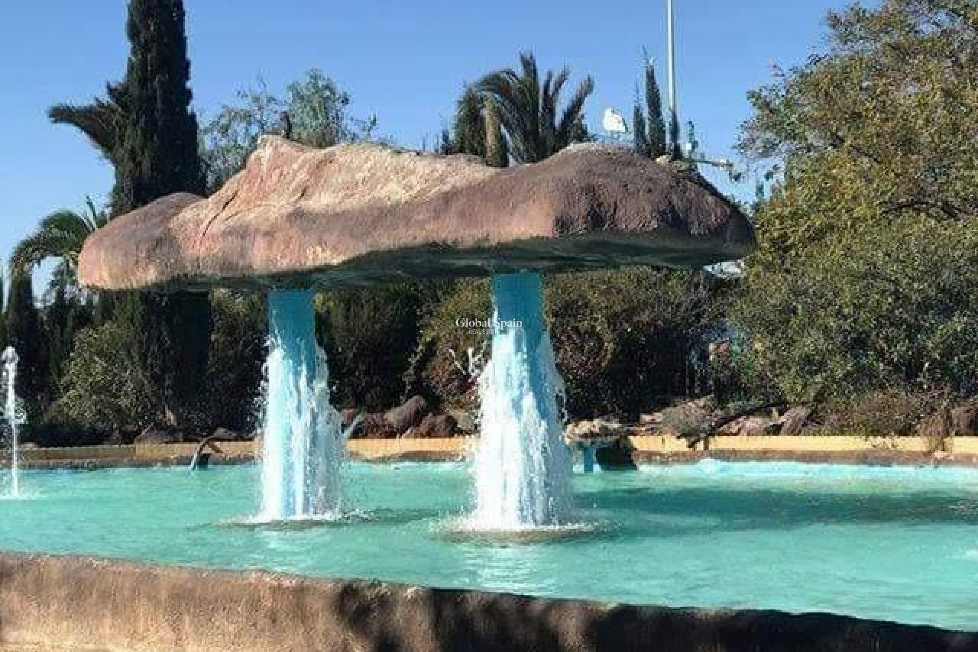 Nowo zbudowane - Bungalow na parterze -
TORREVIEJA - 