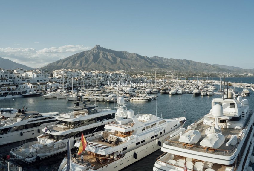 Nowo zbudowane - Daszek -
MARBELLA - 