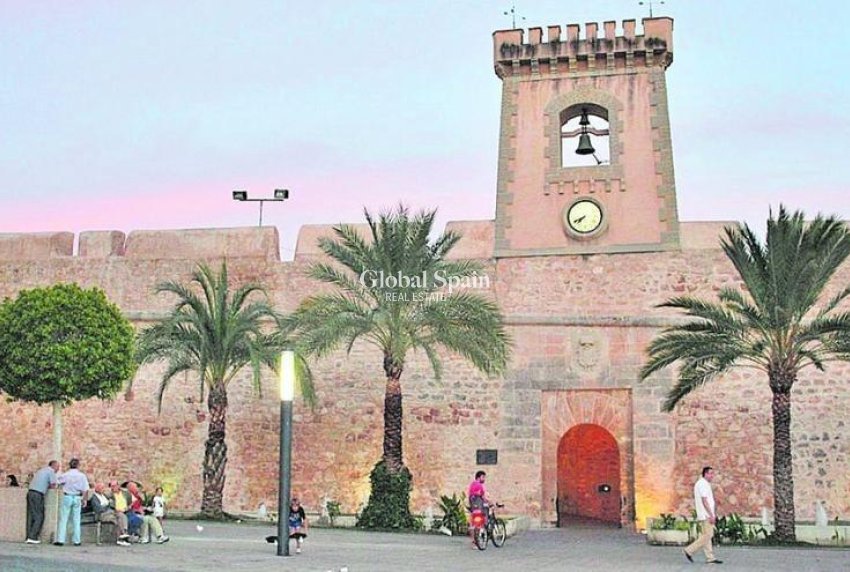 Nowo zbudowane - Daszek -
Santa Pola - 