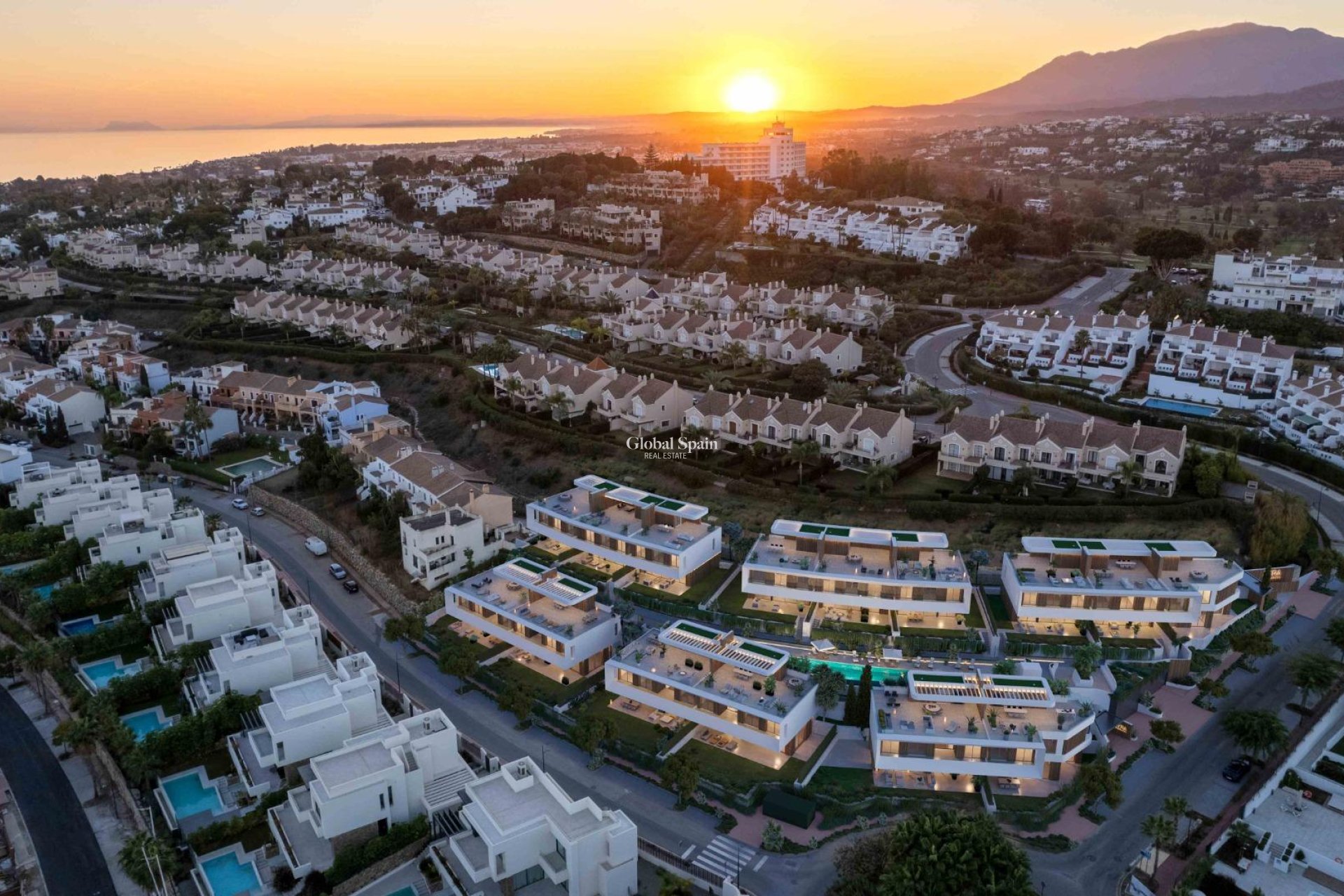 Nowo zbudowane - DOM -
ESTEPONA - 