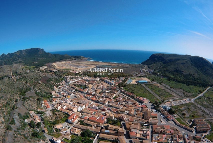 Nowo zbudowane - DOM -
LA UNIÓN - centro