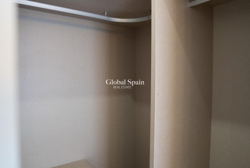 Nowo zbudowane - DOM -
ORIHUELA COSTA - 