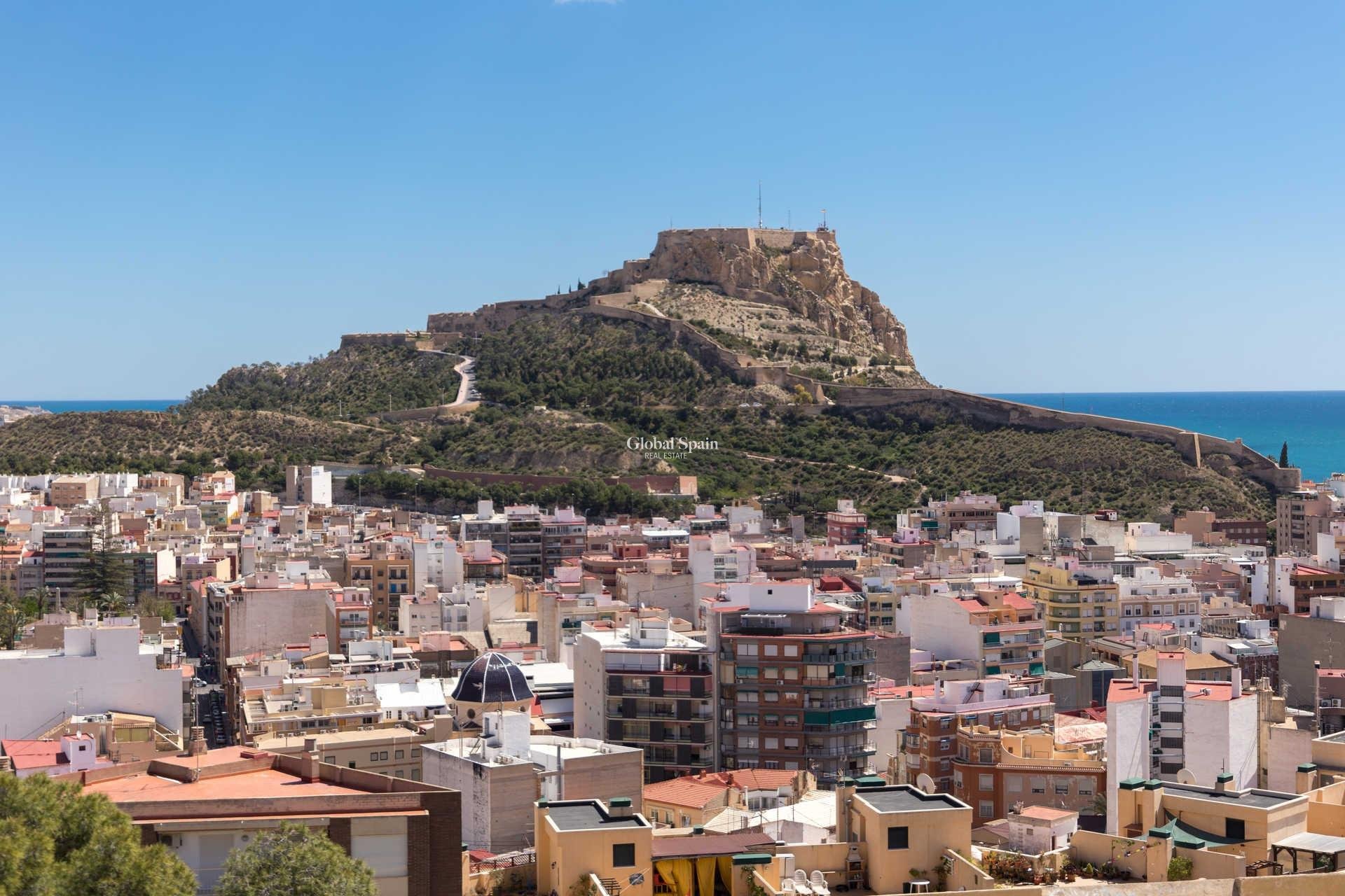 Nowo zbudowane - PENTHOUSE -
ALICANTE - Centro