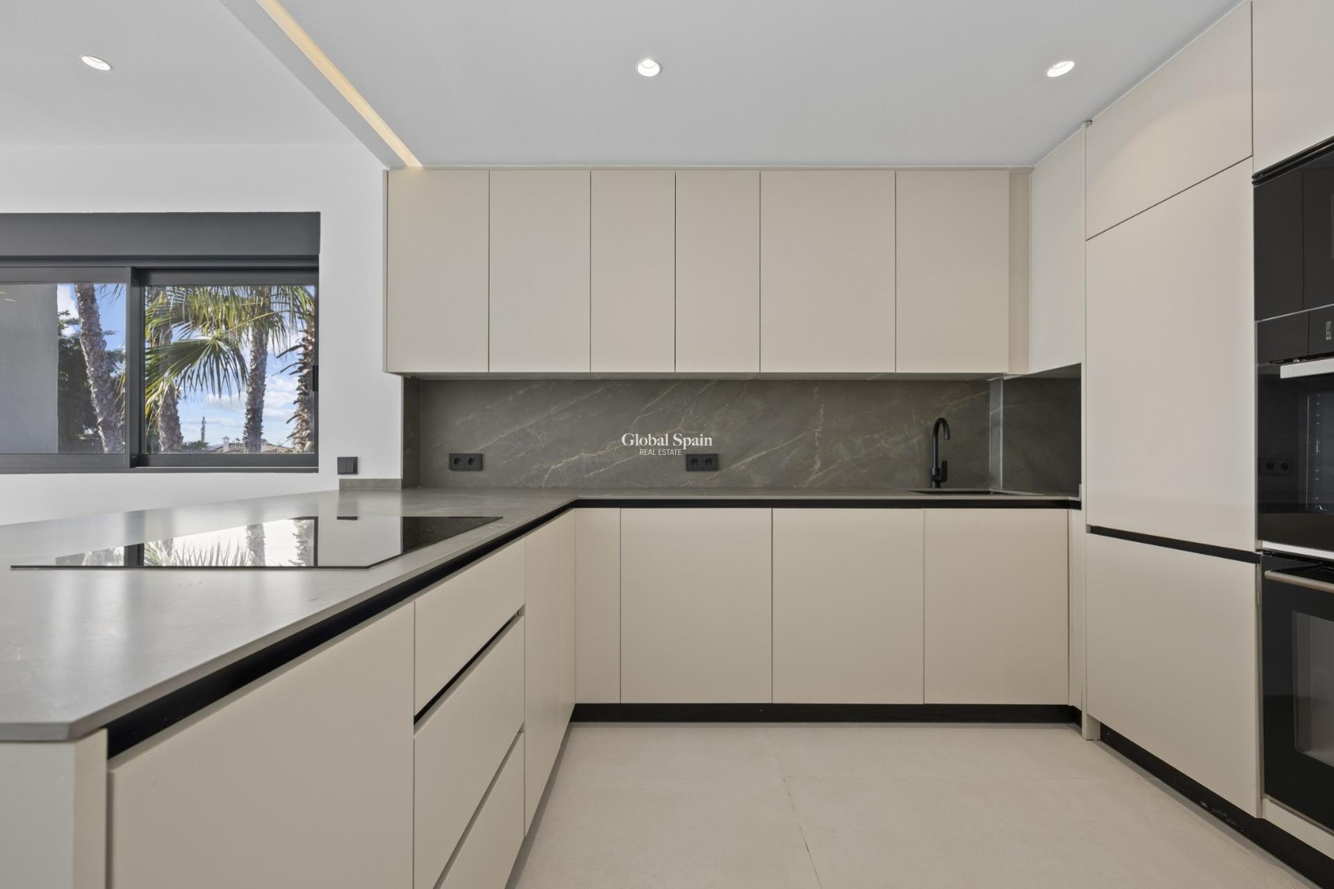 Nowo zbudowane - PENTHOUSE -
ESTEPONA - 