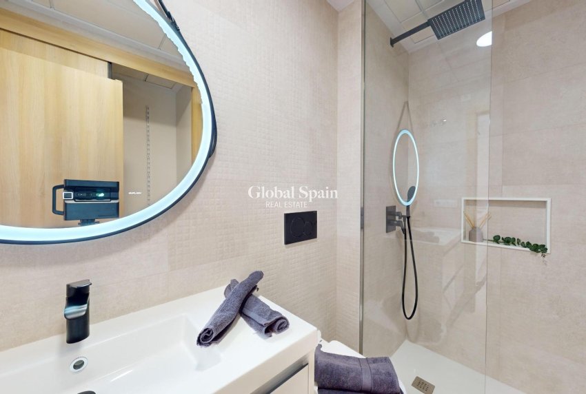 Nowo zbudowane - PENTHOUSE -
GUARDAMAR DEL SEGURA - EL RASO