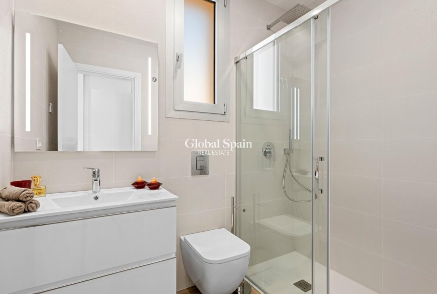 Nowo zbudowane - PENTHOUSE -
ORIHUELA COSTA - VILLAMARTÍN