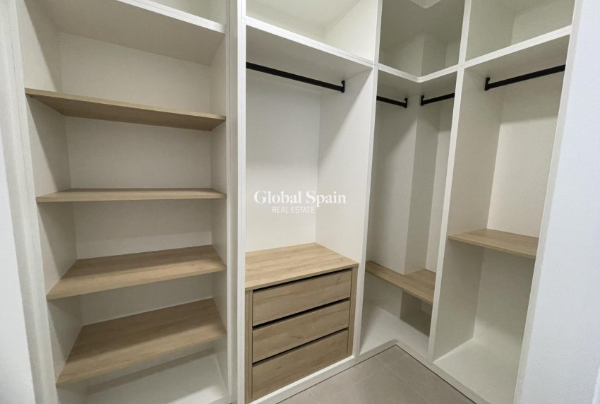 Nowo zbudowane - WILLA  -
ALMORADÍ - Heredades