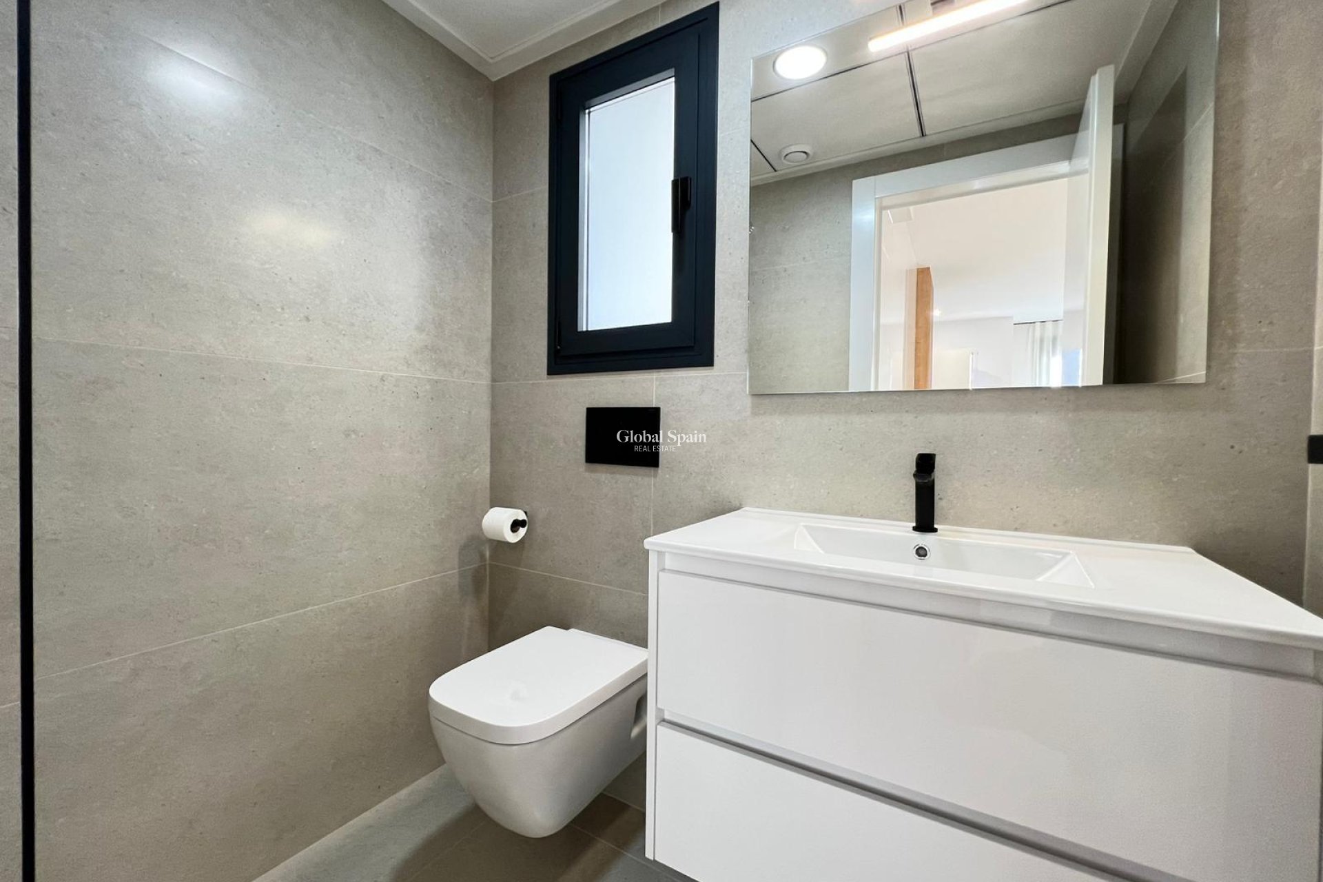 Nowo zbudowane - WILLA  -
BENFERRI - Benfis Park