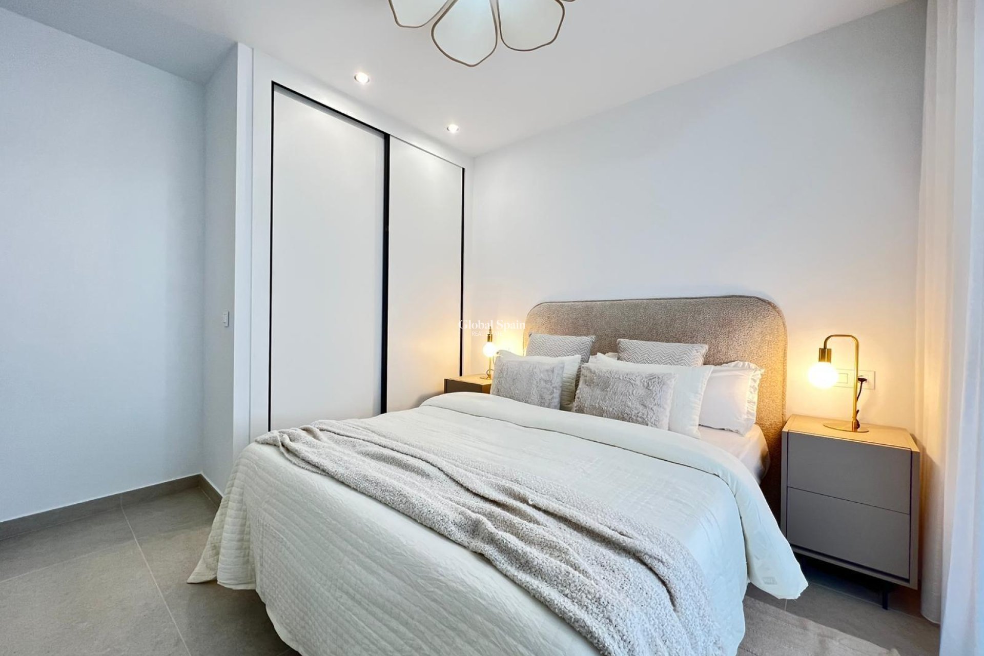 Nowo zbudowane - WILLA  -
BENFERRI - Benfis Park