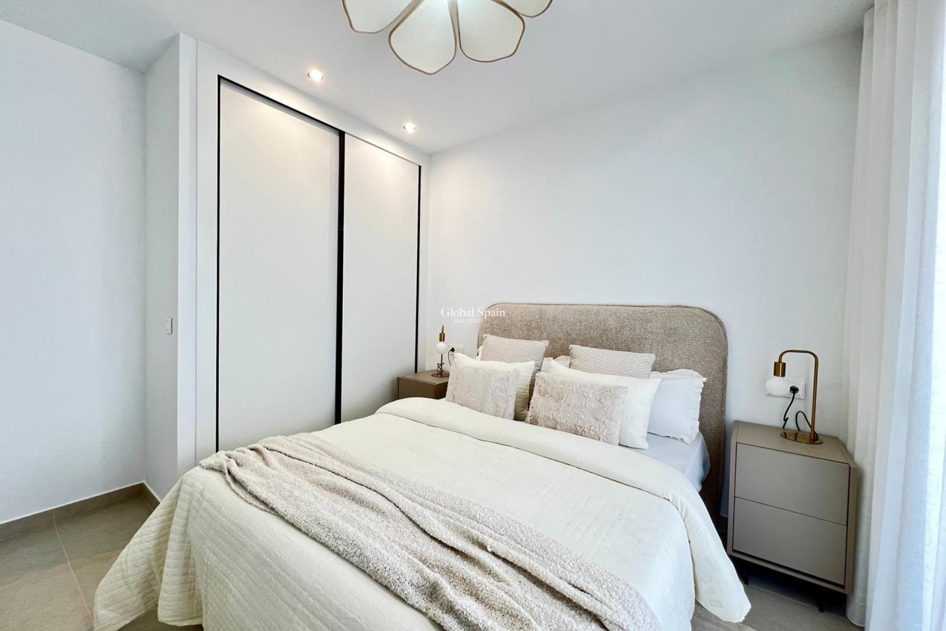 Nowo zbudowane - WILLA  -
BENFERRI - Benfis Park