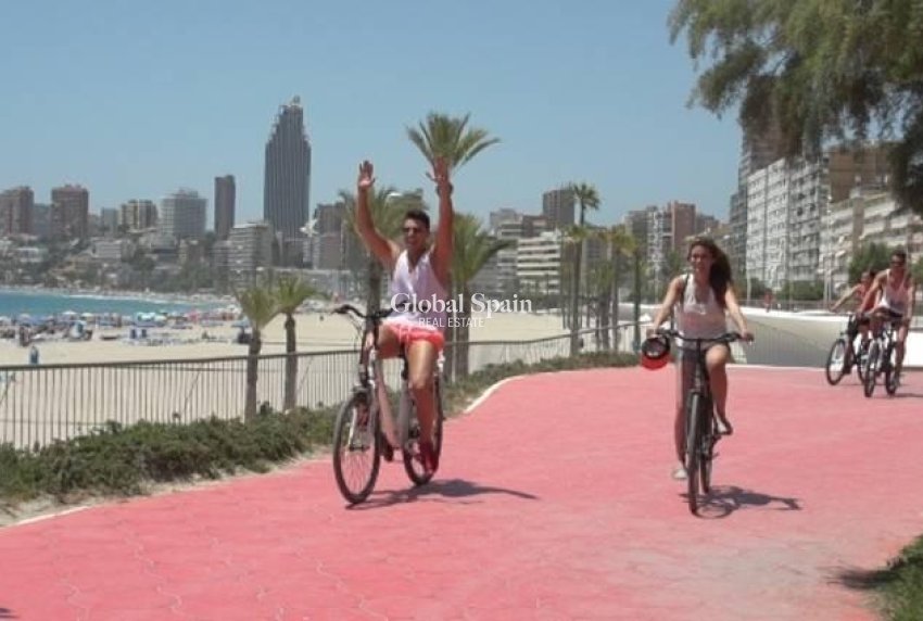 Nowo zbudowane - WILLA  -
BENIDORM - Urbanizaciones