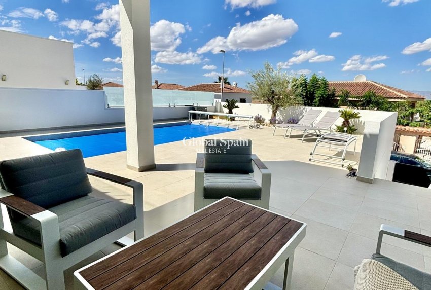 Nowo zbudowane - WILLA  -
BENIJÓFAR - Pueblo