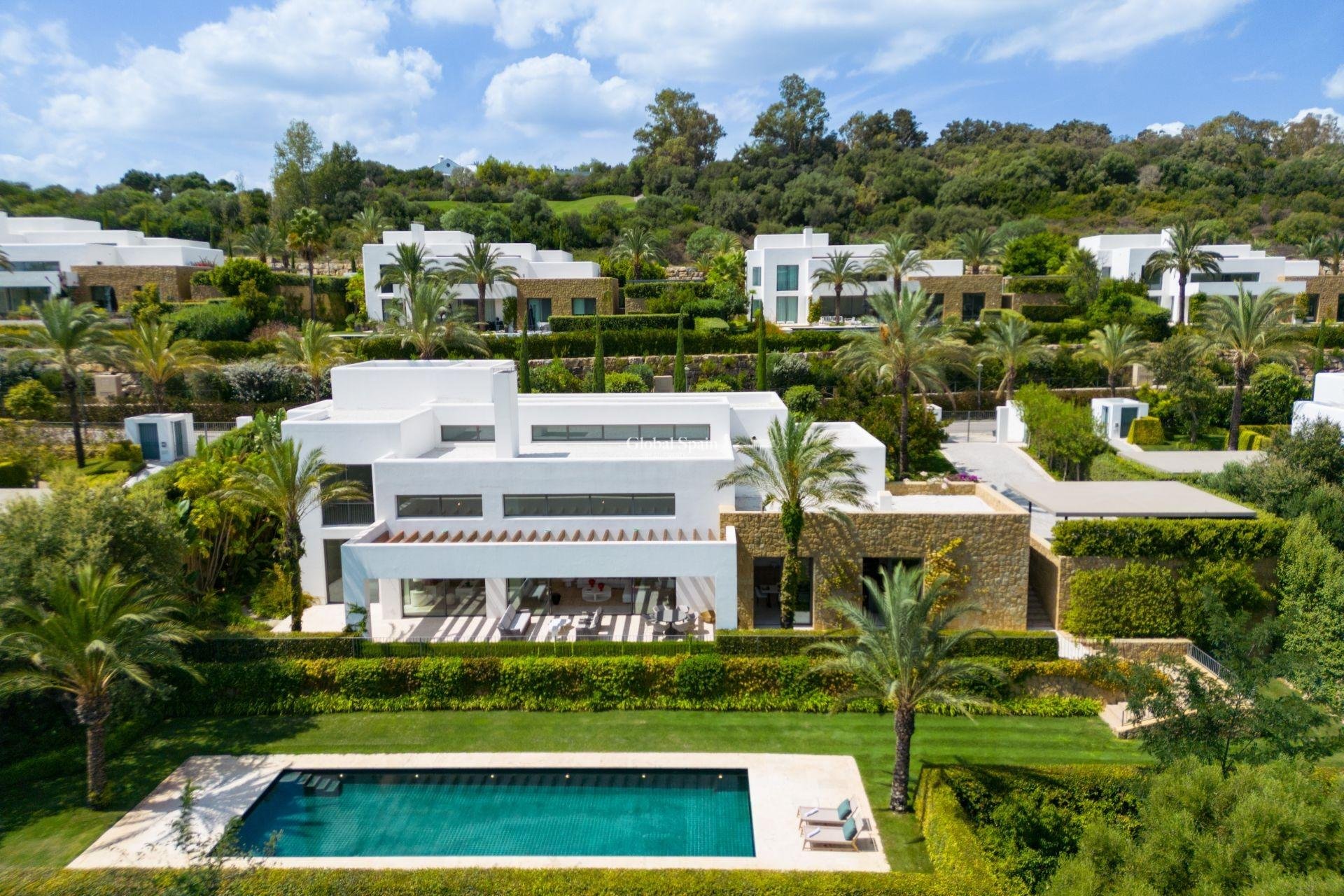 Nowo zbudowane - WILLA  -
CASARES - Pedregales