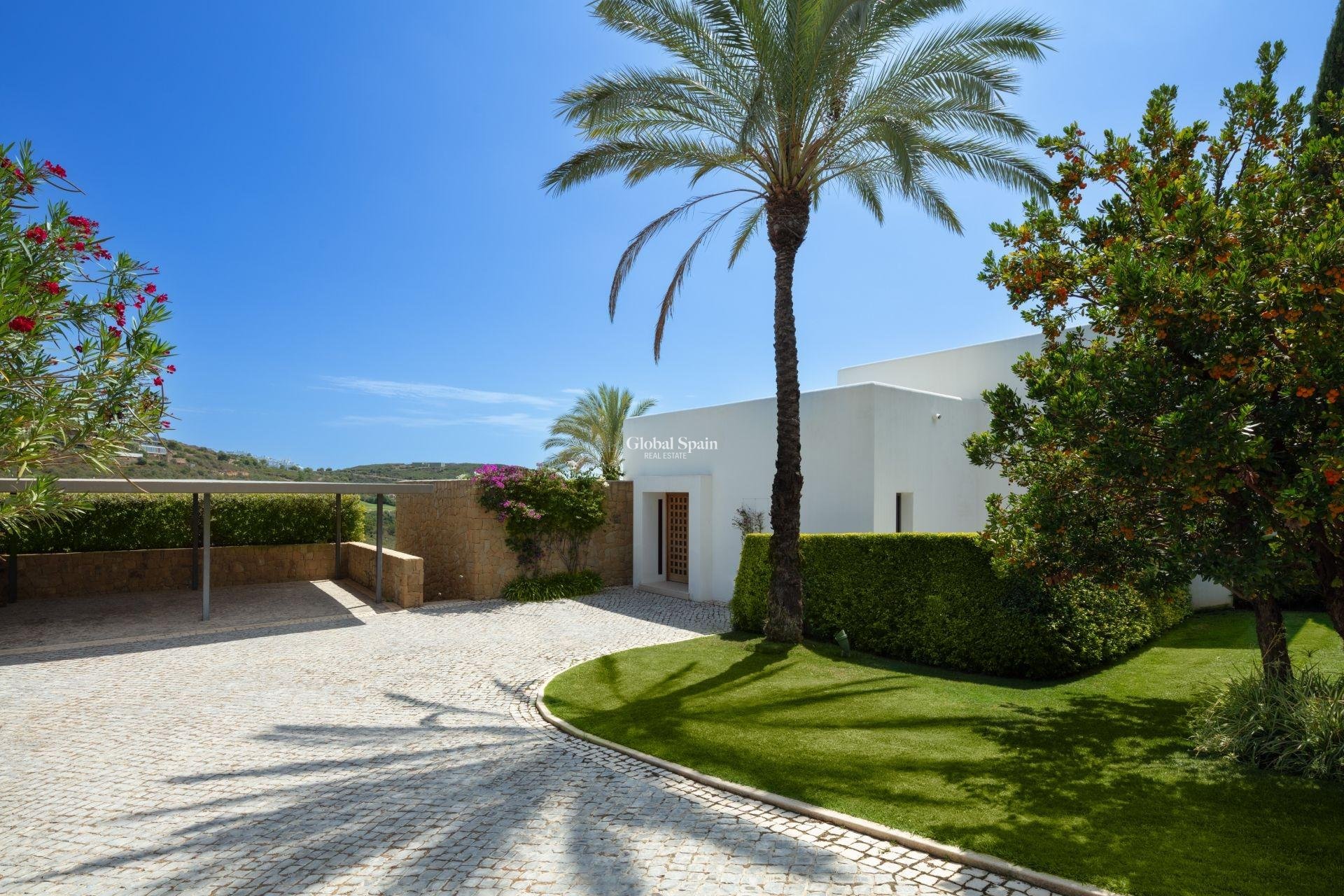 Nowo zbudowane - WILLA  -
CASARES - Pedregales