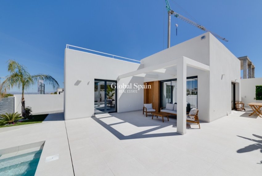 Nowo zbudowane - Willa -
CIUDAD QUESADA