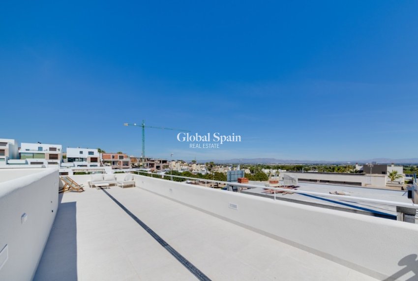 Nowo zbudowane - Willa -
CIUDAD QUESADA