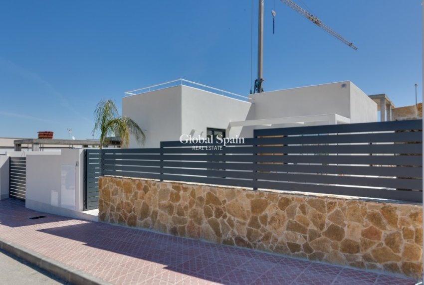 Nowo zbudowane - Willa -
CIUDAD QUESADA