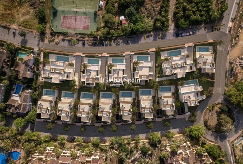 Nowo zbudowane - WILLA  -
ESTEPONA - Atalaya del Golf