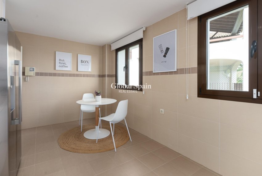 Nowo zbudowane - WILLA  -
ESTEPONA - Azata Golf Estepona Oeste