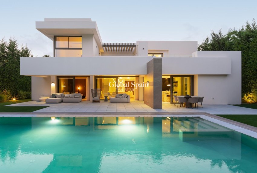 Nowo zbudowane - WILLA  -
ESTEPONA - Paraiso Alto