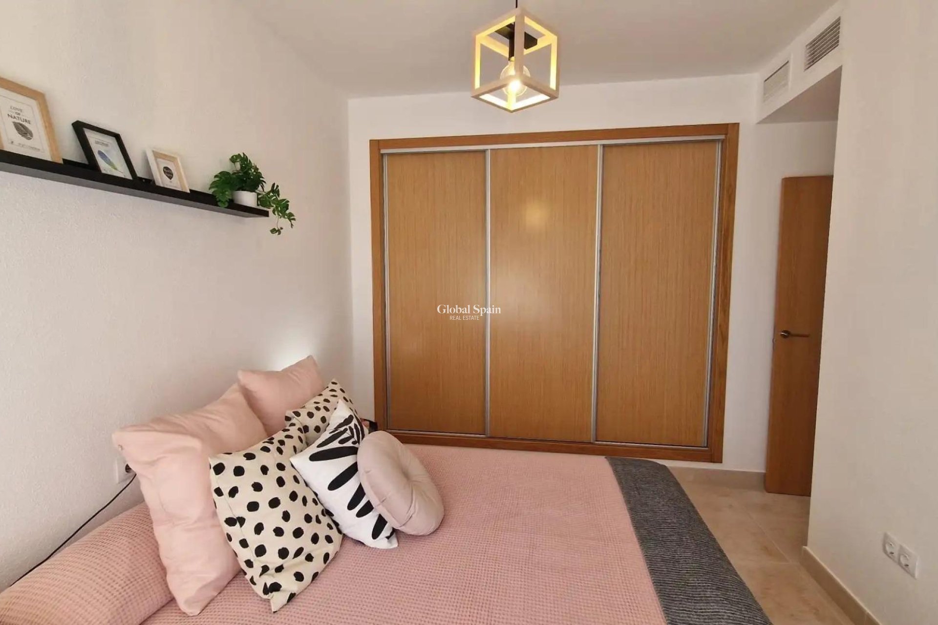 Nowo zbudowane - WILLA  -
LORCA - Purias