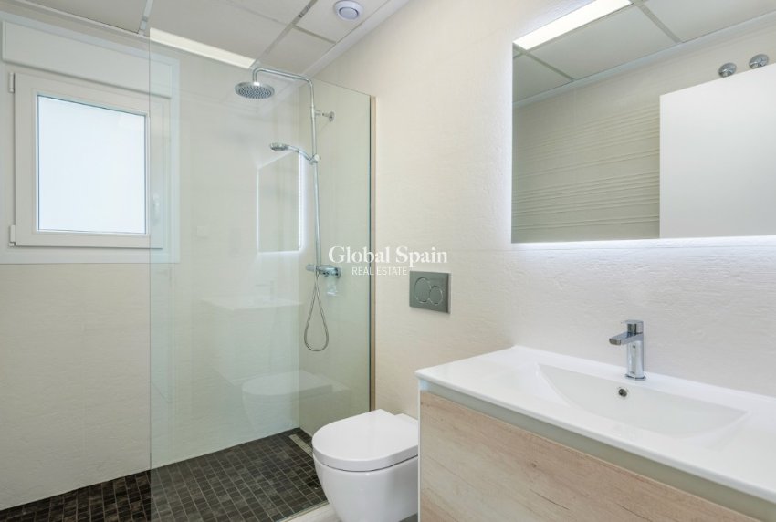 Nowo zbudowane - Willa -
LOS MONTESINOS - La Herada