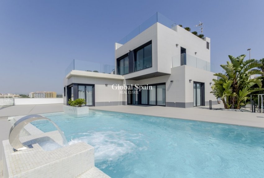 Nowo zbudowane - WILLA  -
ORIHUELA COSTA - CAMPOAMOR