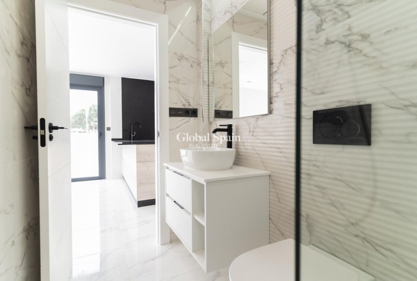 Nowo zbudowane - WILLA  -
ORIHUELA COSTA - Punta Prima