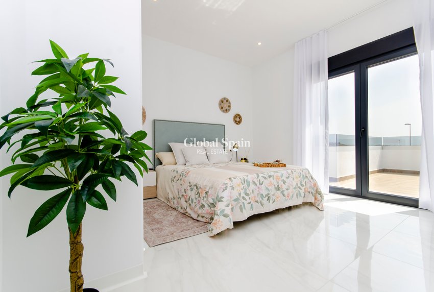 Nowo zbudowane - Willa -
ORIHUELA COSTA - VISTABELLA GOLF