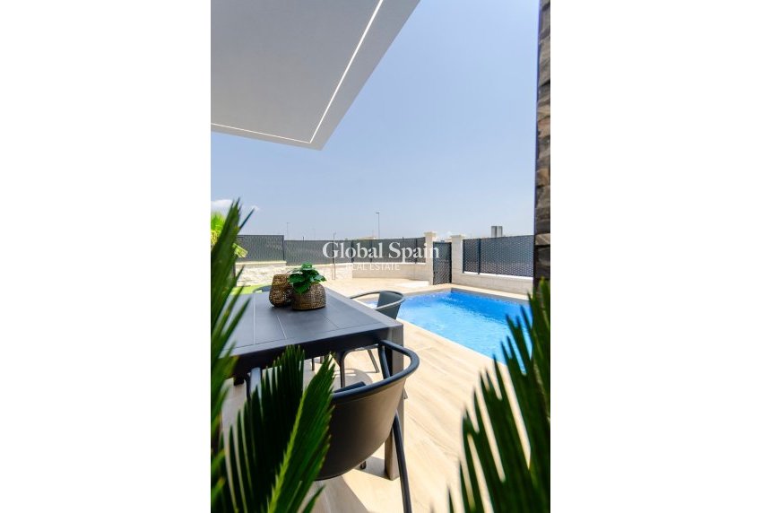 Nowo zbudowane - Willa -
ORIHUELA COSTA - VISTABELLA GOLF