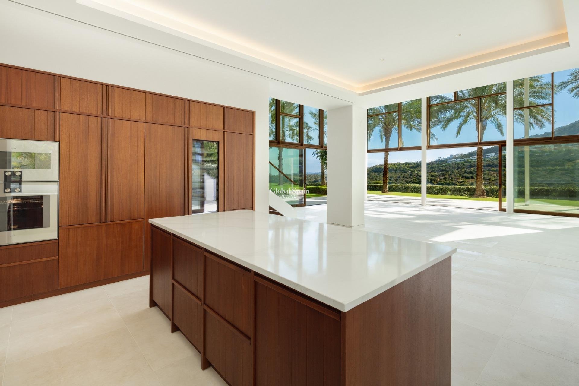 Nowo zbudowane - Willa -
 - Pedregales