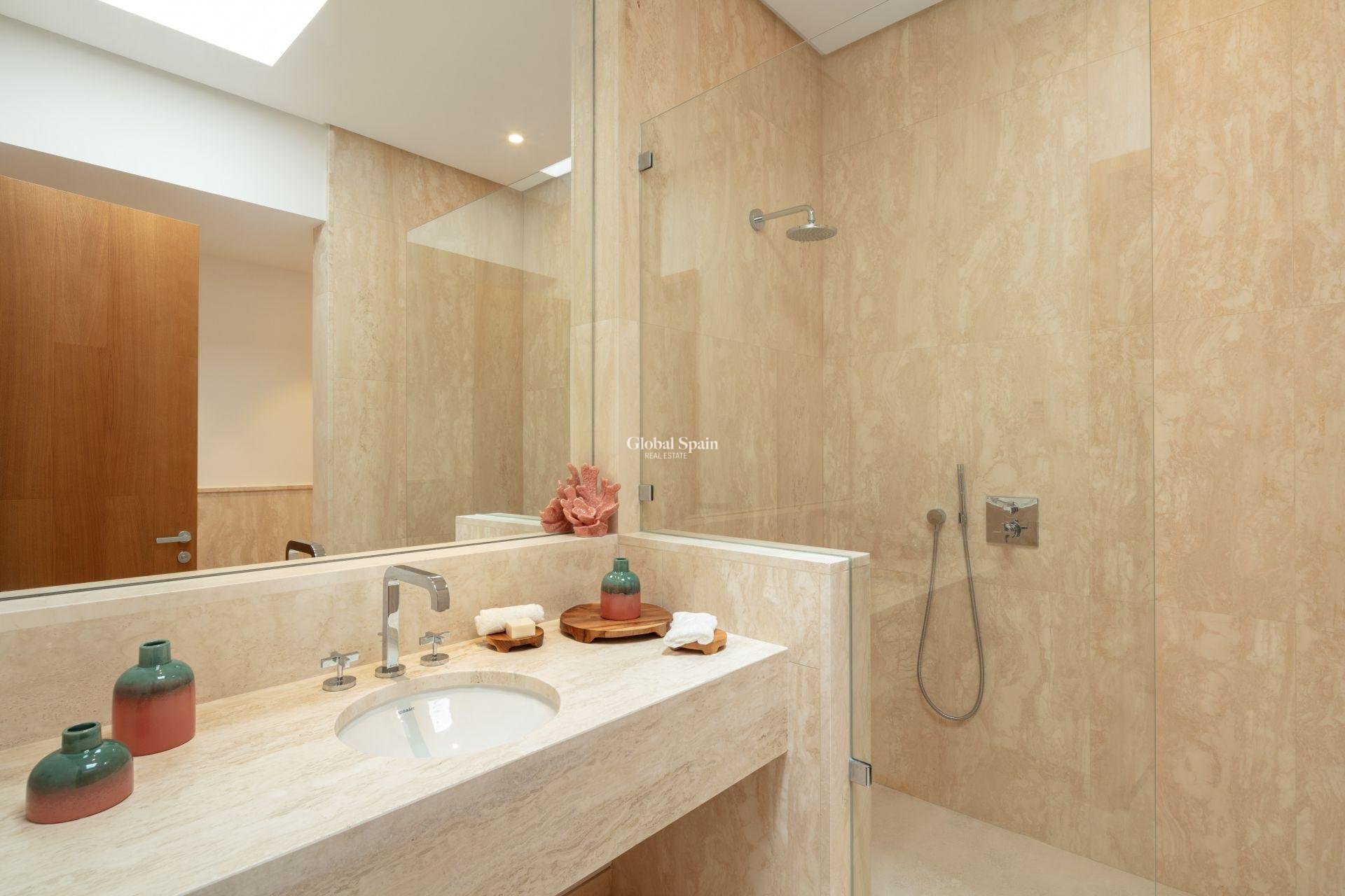 Nowo zbudowane - Willa -
 - Pedregales