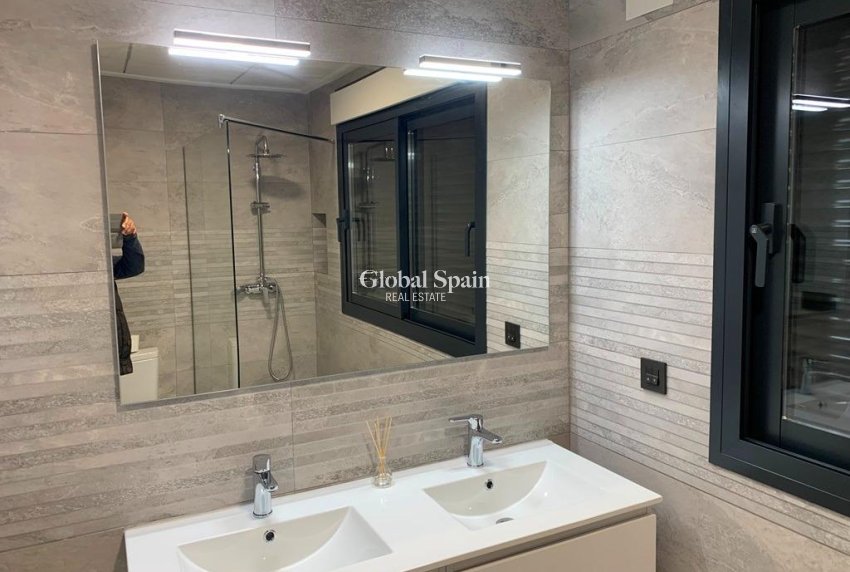 Nowo zbudowane - Willa -
Pinoso - 