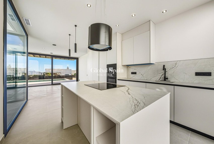 Nowo zbudowane - WILLA  -
POLOP - 