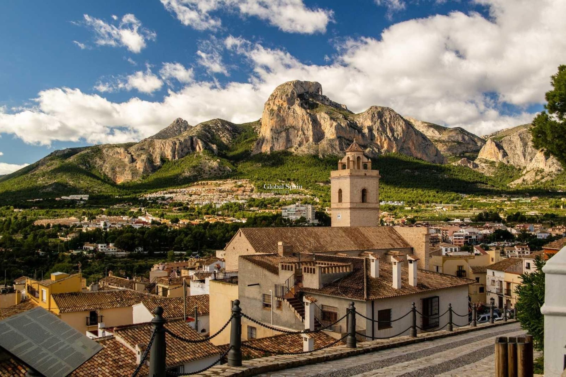 Nowo zbudowane - WILLA  -
POLOP - 