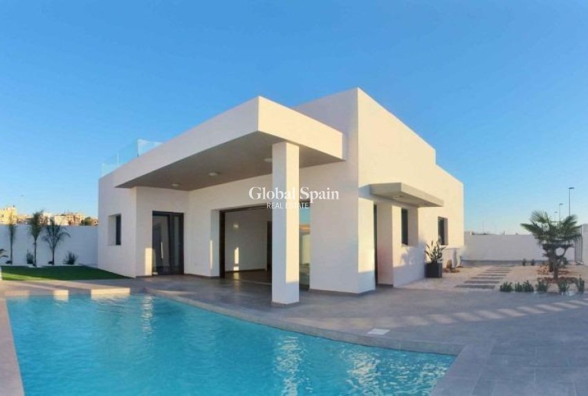 Nowo zbudowane - Willa -
RAFAL - polideportivo