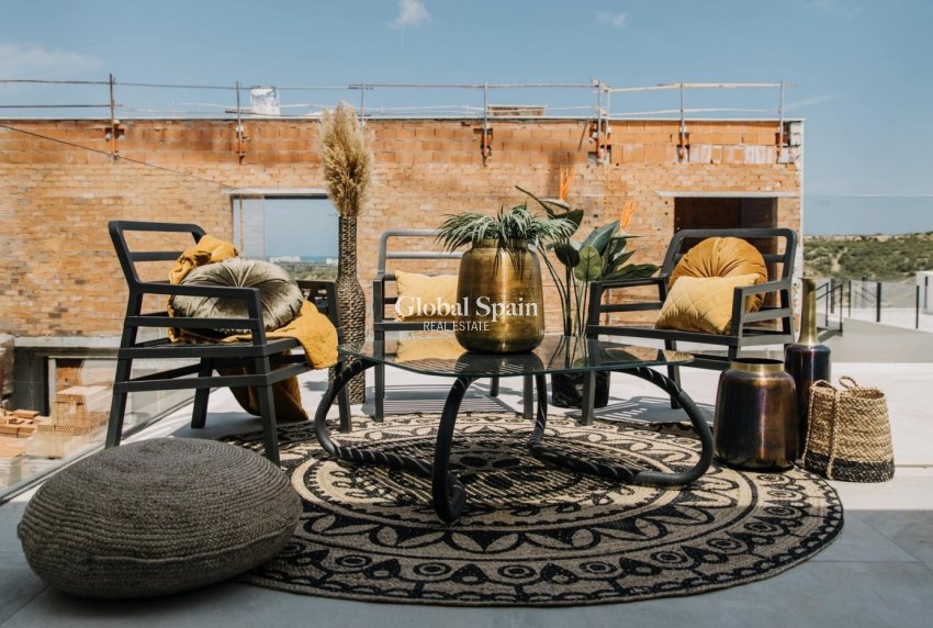 Nowo zbudowane - WILLA  -
ROJALES - ALTOS DE LA MARQUESA