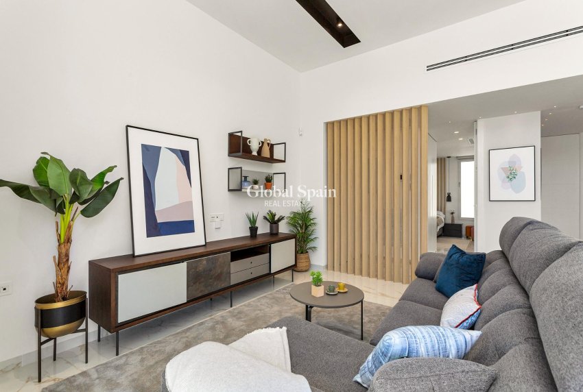 Nowo zbudowane - Willa -
TORREVIEJA - LOS BALCONES - LOS ALTOS