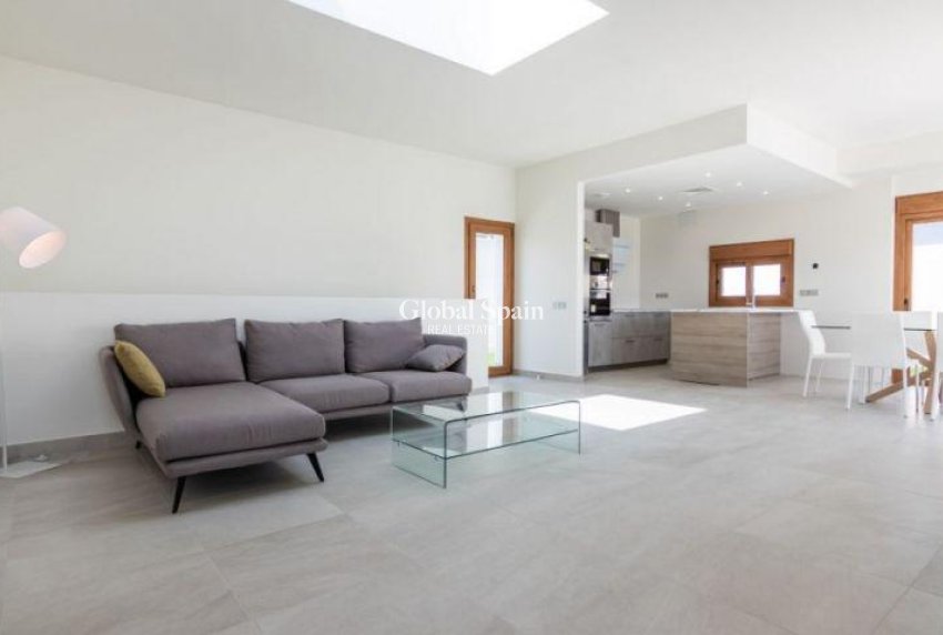Nowo zbudowane - WILLA  -
TORREVIEJA - LOS BALCONES - LOS ALTOS