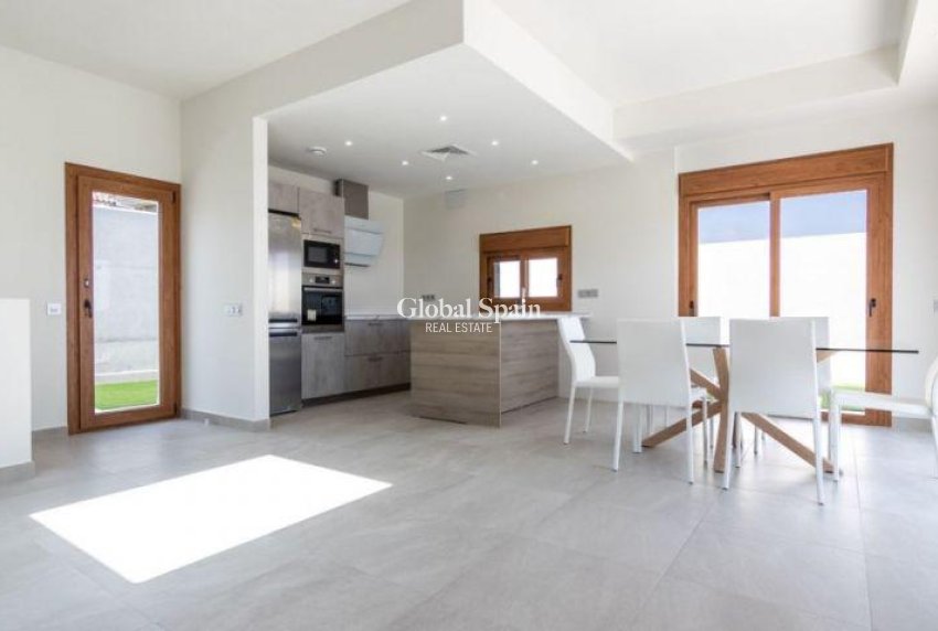 Nowo zbudowane - WILLA  -
TORREVIEJA - LOS BALCONES - LOS ALTOS