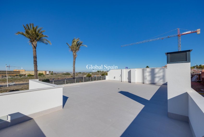 Nowo zbudowane - WILLA  -
TORREVIEJA - Sector 25