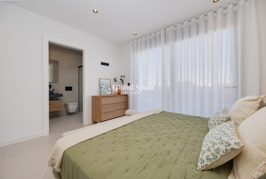Nowo zbudowane - WILLA  -
TORREVIEJA - Sector 25