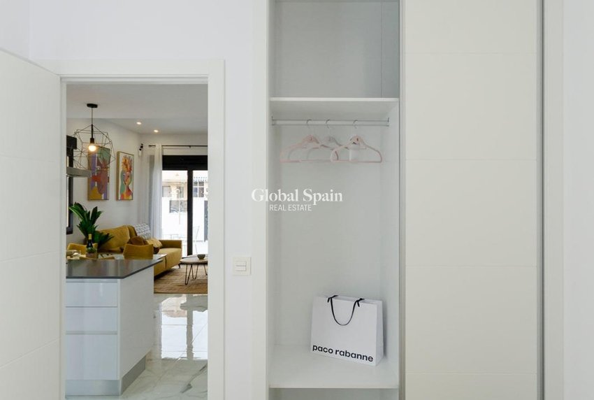 Nowo zbudowane - WILLA  -
TORREVIEJA - Torretas