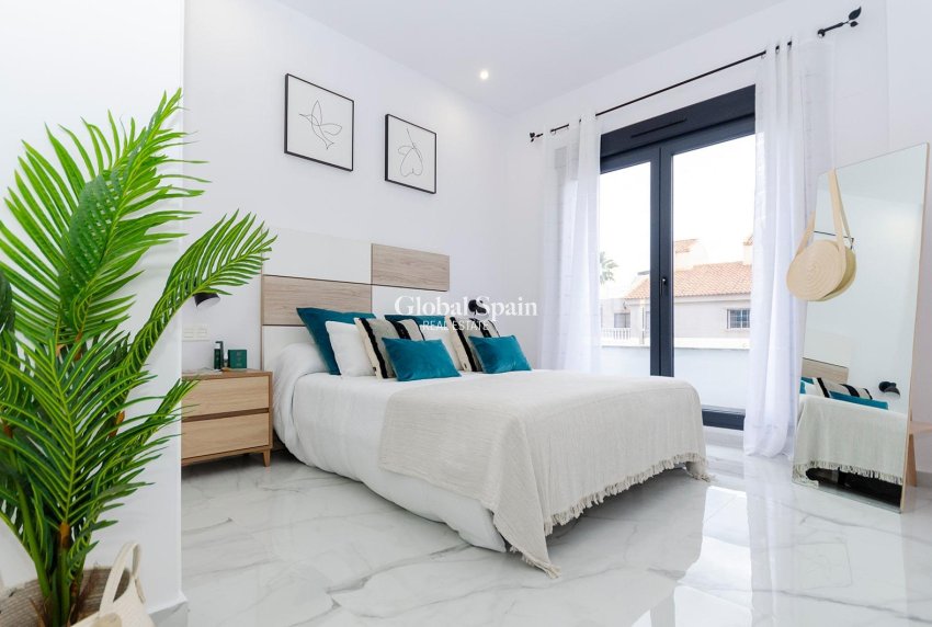 Nowo zbudowane - WILLA  -
TORREVIEJA - Torretas