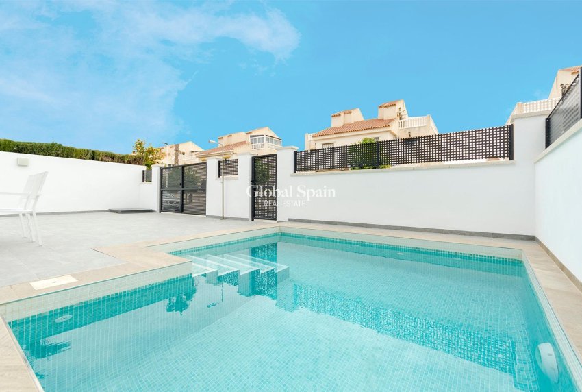 Nowo zbudowane - WILLA  -
TORREVIEJA - Torretas