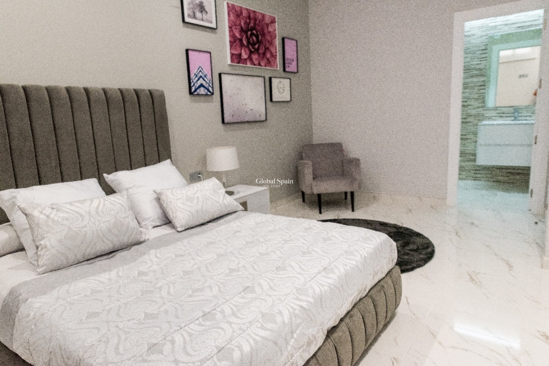 Nowo zbudowane - Willa -
VILLAMARTÍN