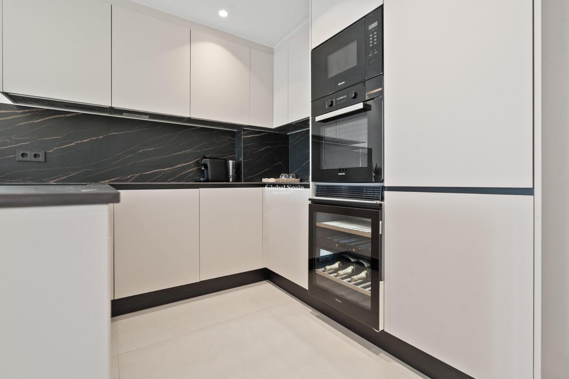 Nueva construcción  - APARTAMENTO -
ESTEPONA - El Paraíso